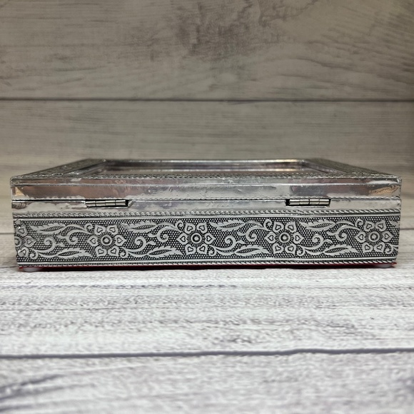 Handcrafted Floral Embossed Ring Box - Picture 8 of 13